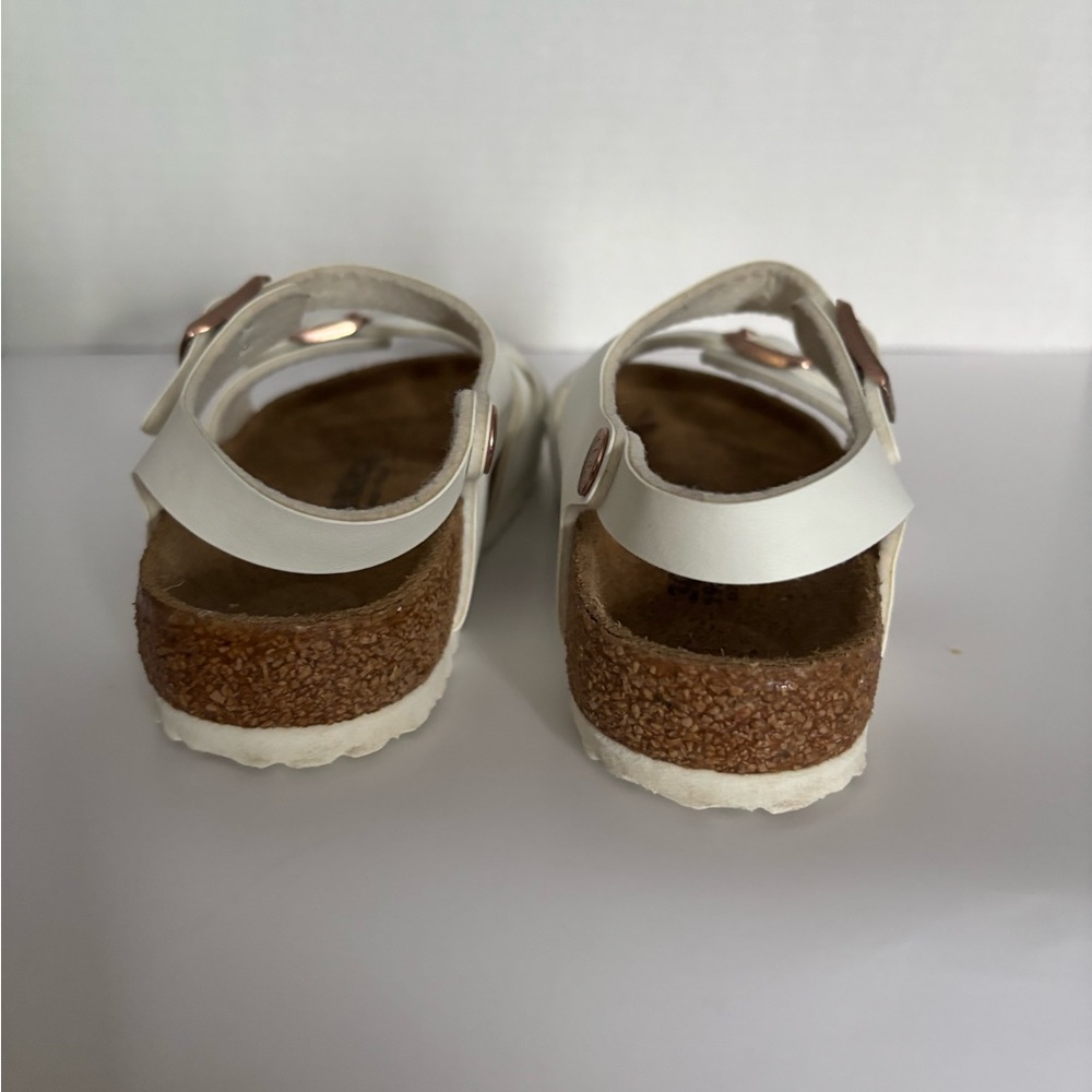 Girls Birkenstocks White Sandals with Buckle Detail Size 30 - Picture 4 of 6